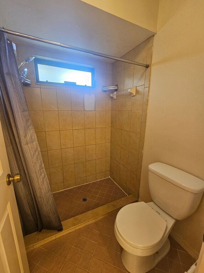 Building Photo - 3/2/2 Annual Rental available with lawn care included!!