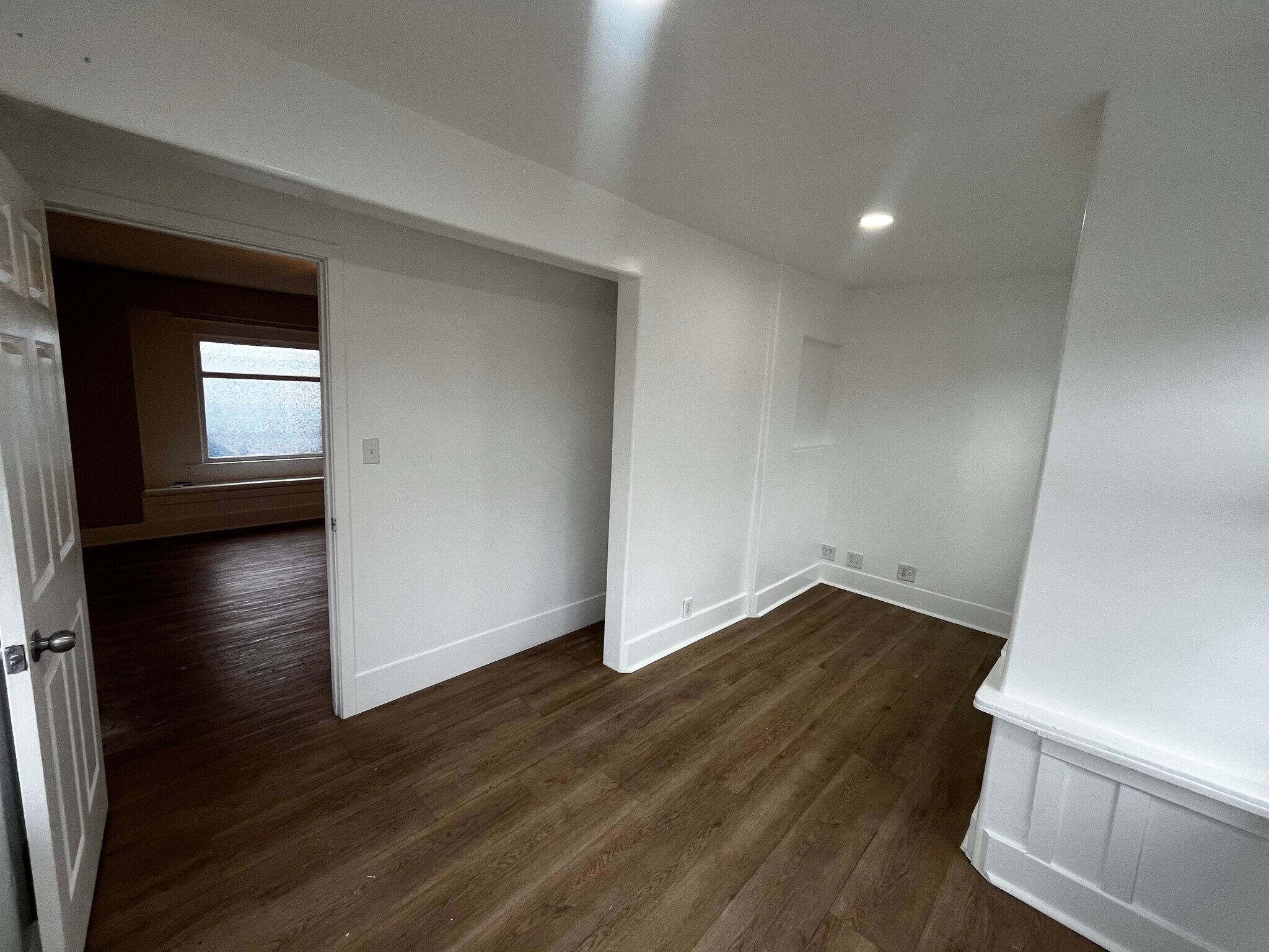 Building Photo - 201 E Eagle St