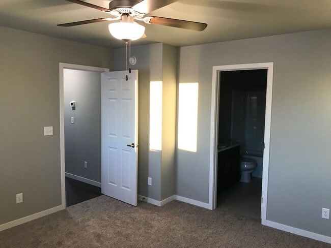 Building Photo - 4 Bed 3 Bath Single Family Home