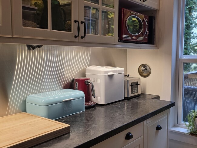 Building Photo - 713 Claire Ln