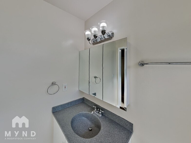 Building Photo - 6107 Vale Ct