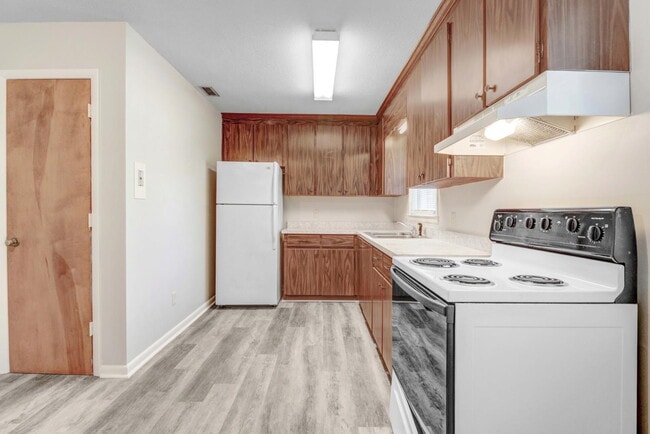 Building Photo - 2 BR | 1 BA Apartment - Scott Hills Apts in Goldsboro *Trash/Water/Lawn Care Included*