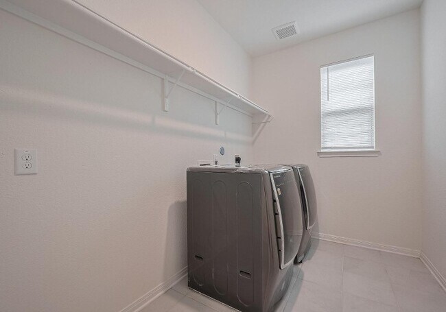 Building Photo - 5815 Texas Sage Dr