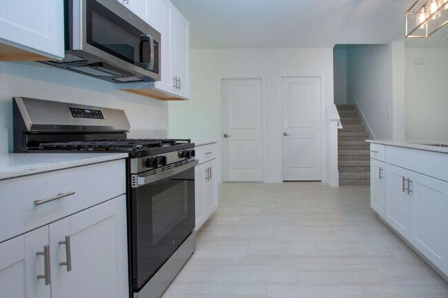 Building Photo - Lakeside Luxury in Parrish - 5 Bedroom BRA...