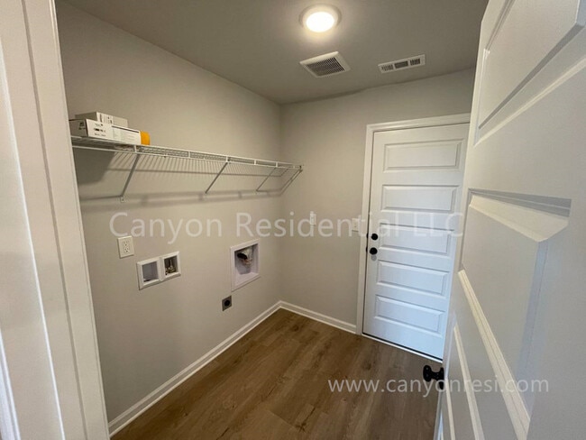 Building Photo - 114 Wilcot Rd