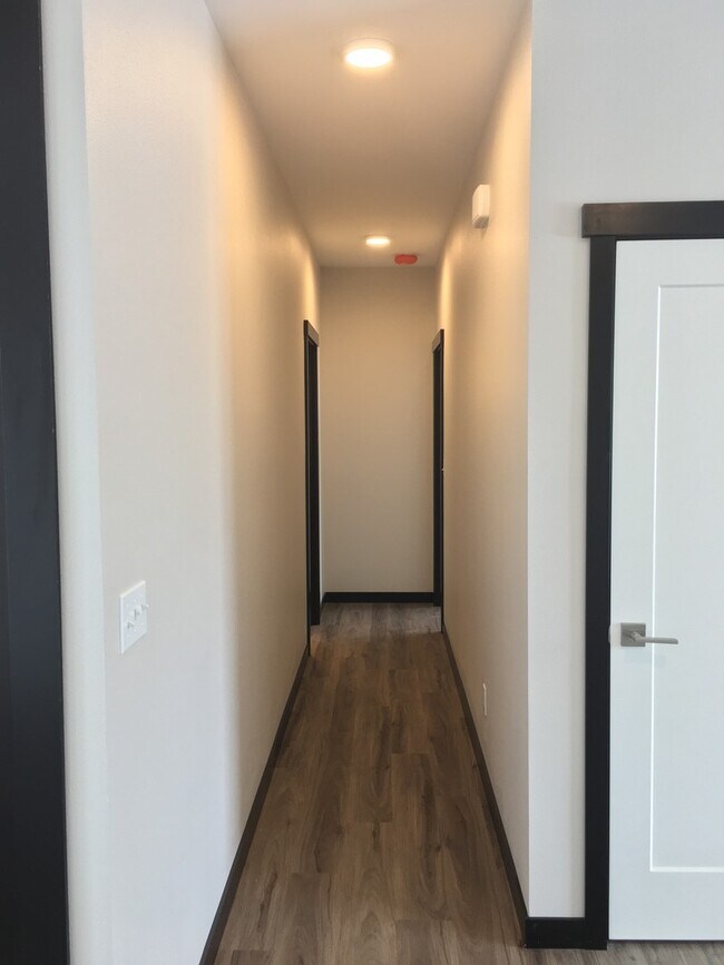 Building Photo - 2303 Landon Ln