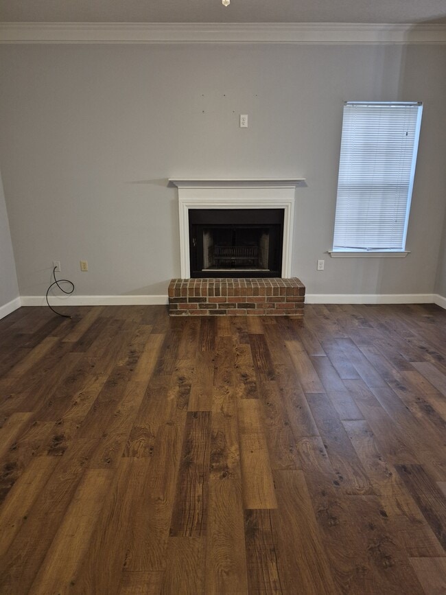 Building Photo - 1921 Gornto Rd