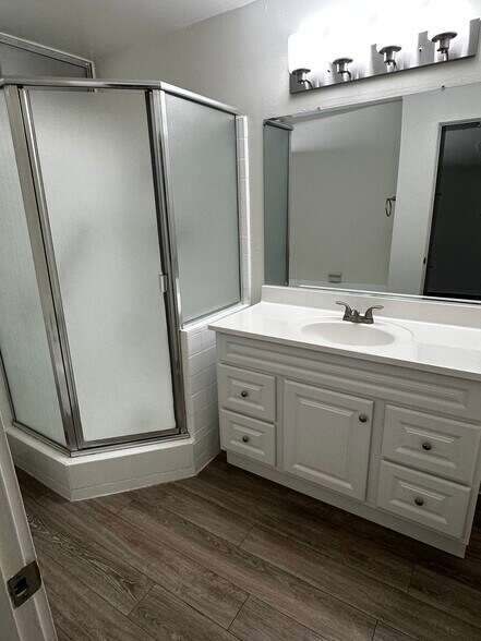 Building Photo - 1590 W Palm Ln