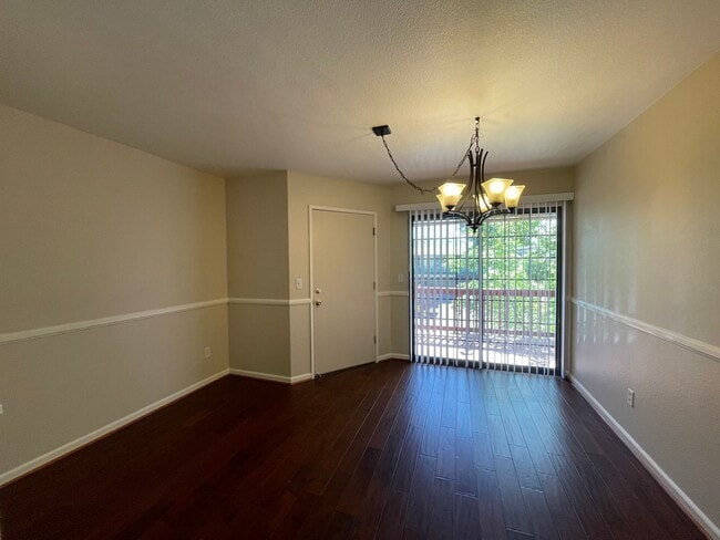 Building Photo - Exceptionally Roomy Upstairs 2 Bed 2 Bath Duplex! Dishwasher, Garage, Washer/Dryer Hookups