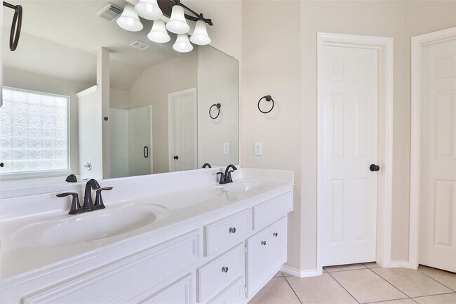 Building Photo - 26738 Abbey Springs Ln