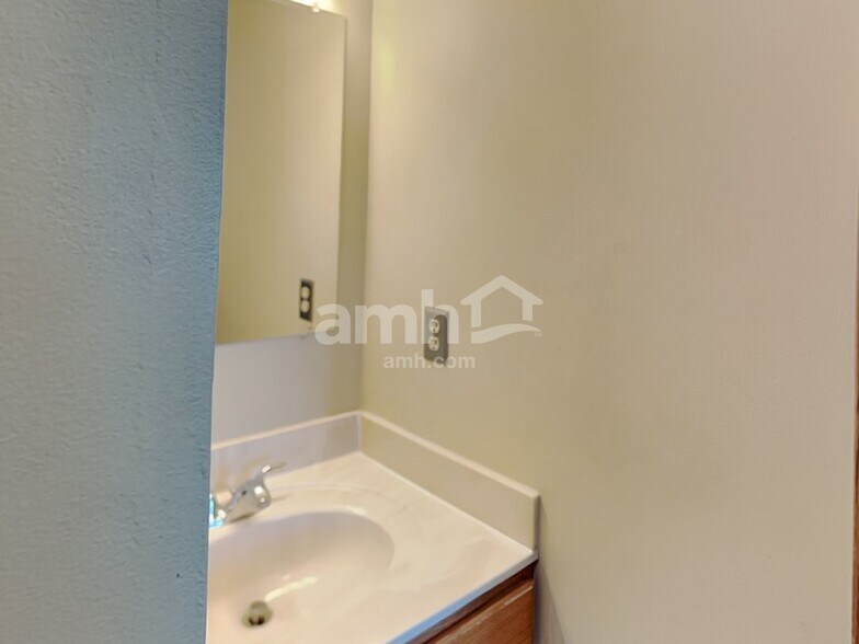 Building Photo - 3300 Darby Glen Blvd