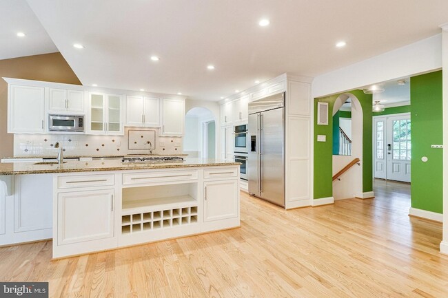 Building Photo - 6122 Bayliss Pl