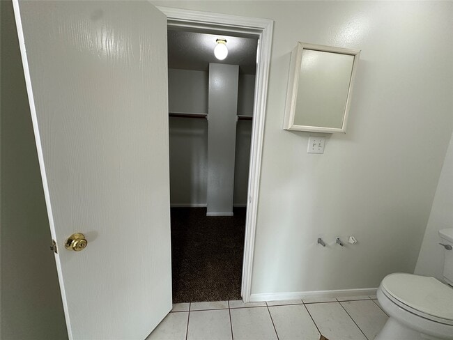 Building Photo - 16030 Clayton Green Dr