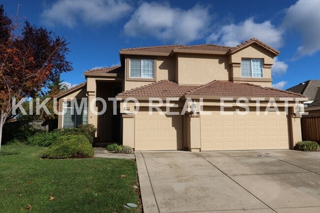 Building Photo - Lakefront 4 bedroom, 3 bath, 3 car  in the Lakeside Community