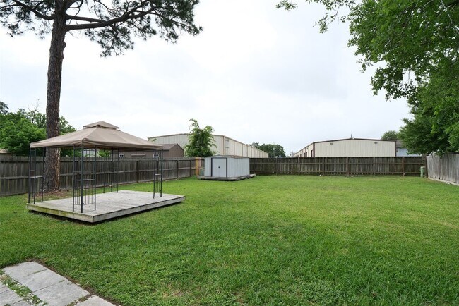 Building Photo - 5331 Inwood Dr