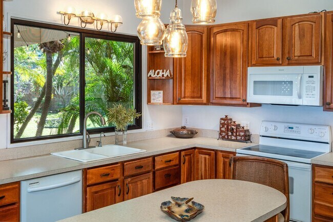 Building Photo - Fully Furnished, 3 Bed/3 Bath, Waiehu Heig...
