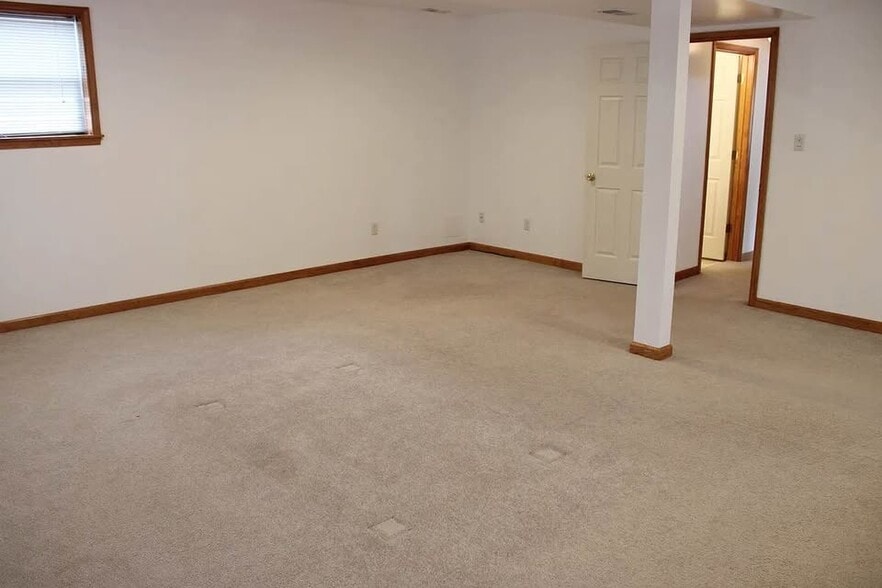 Building Photo - 35 Catalpa Dr