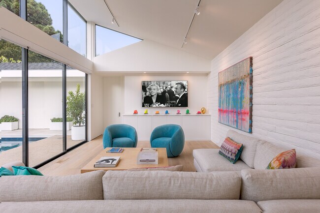 Building Photo - 1988 Inverness Ln