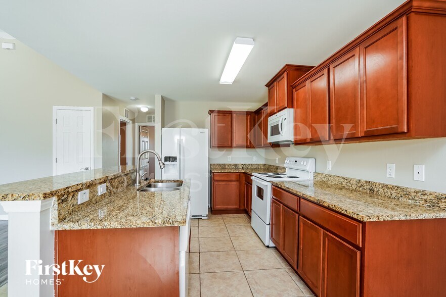 Building Photo - 2203 SW 11th Ct
