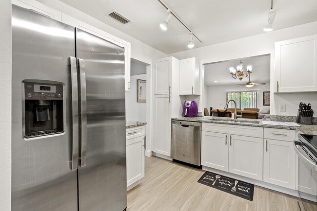 Building Photo - 6721 Bridlewood Ct