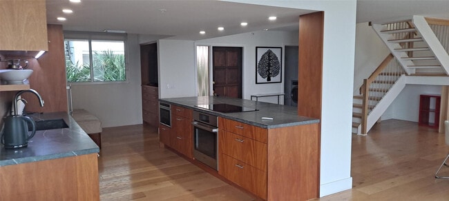 Building Photo - 2565 S Ocean Blvd