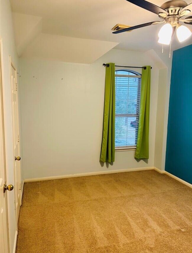 Building Photo - 9539 Still Cove Ln