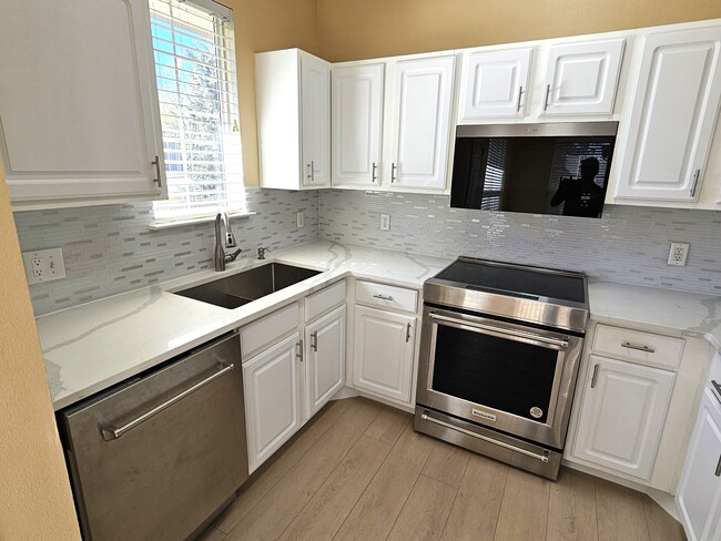 Kitchen - 7442 S Quail Cir