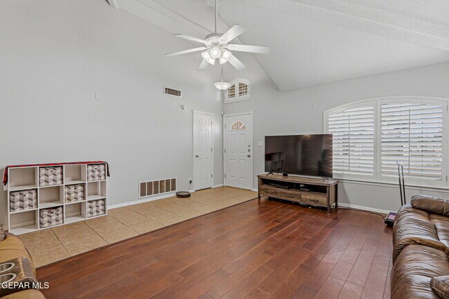 Building Photo - 3828 Tierra Aurora Dr