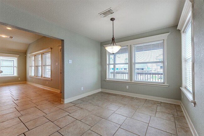Building Photo - 70 Tarpon St