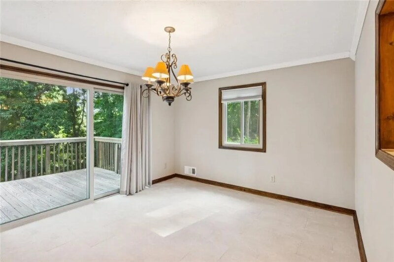 Building Photo - 1616 Maple Ridge Dr