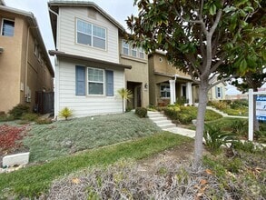 Building Photo - Beautiful 5 Bedroom/3 Bath Oceanside Home ...
