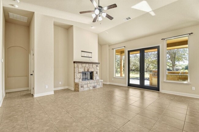 Building Photo - 136 Gruene Haven