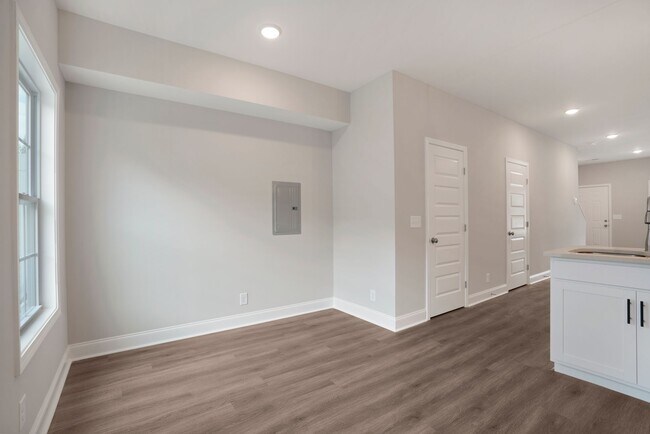 Building Photo - Excell Pointe 2 Bedroom Townhomes