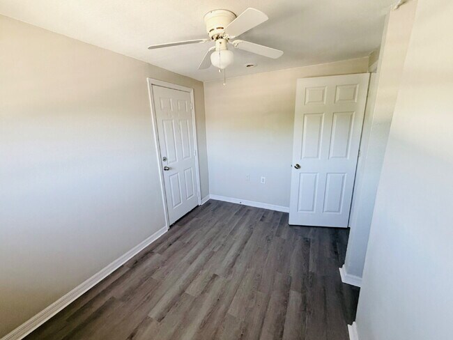 Building Photo - "Cozy 1-Bedroom Retreat in Haines City – Modern Comfort in 432 Sq Ft!"