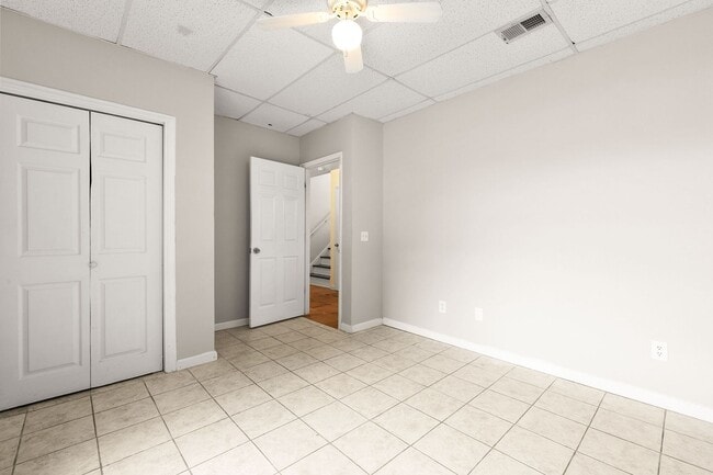 Building Photo - Charming Flowery Branch Home!