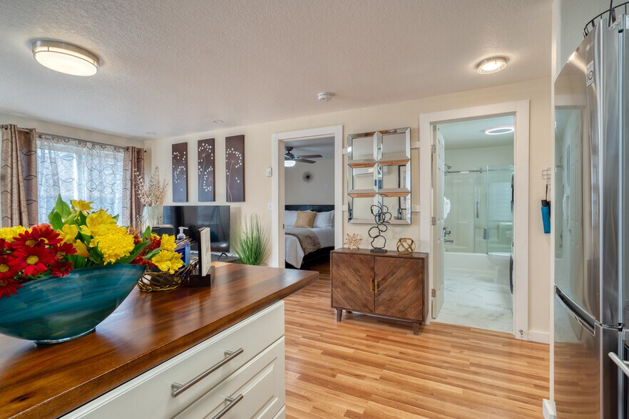 Building Photo - 1676 SE Marion St