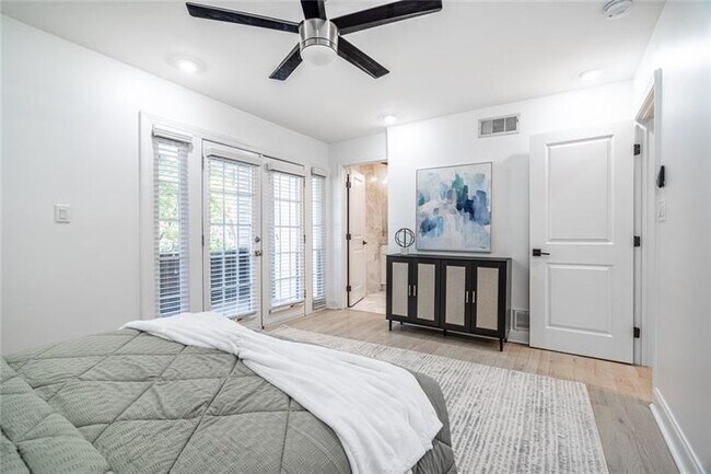 Building Photo - 1445 Monroe Dr NE