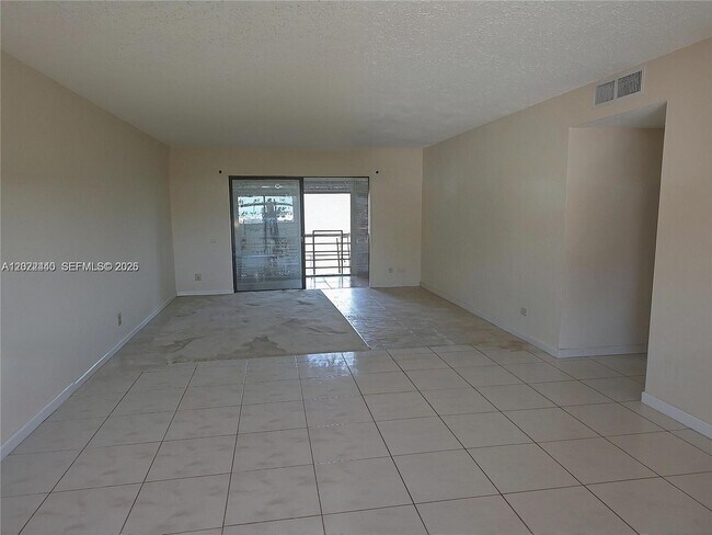 Building Photo - 4140 NW 44th Ave