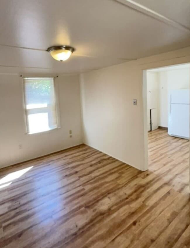 Building Photo - SMALL COTTAGE LIKE HOME IN DESIRABLE WEST ...