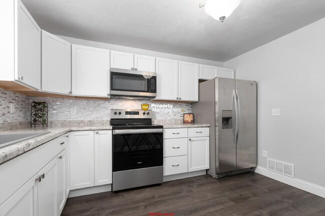 Building Photo - 4 bedroom home with 3 single car garges