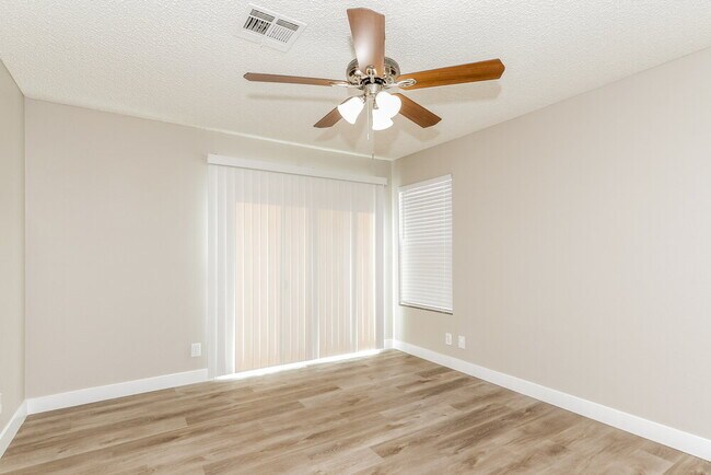 Building Photo - 229 Comanche Ct