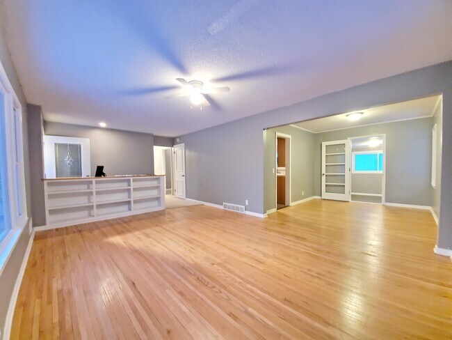 Building Photo - 1501 10th St NE