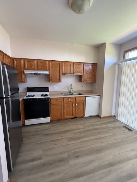 Building Photo - 757 Bayles Dr