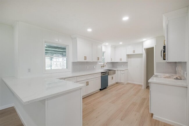 Building Photo - 9419 Campbell Rd