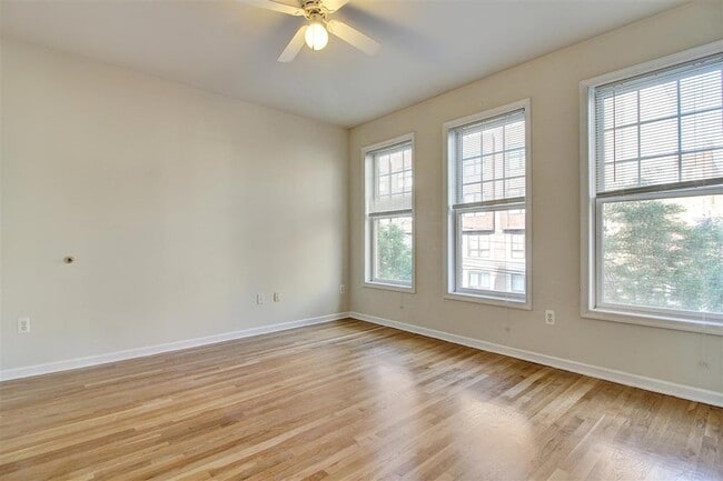 Building Photo - 704 Clinton St