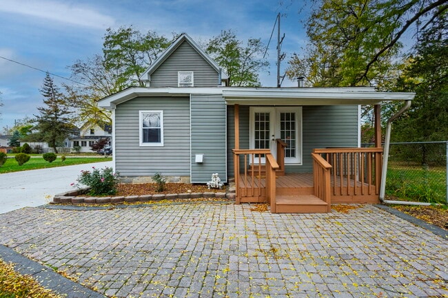 Building Photo - 9156 Elizabeth St