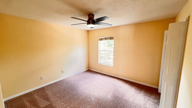 Building Photo - Available May 13th! Gorgeous 2/2 Town Home...