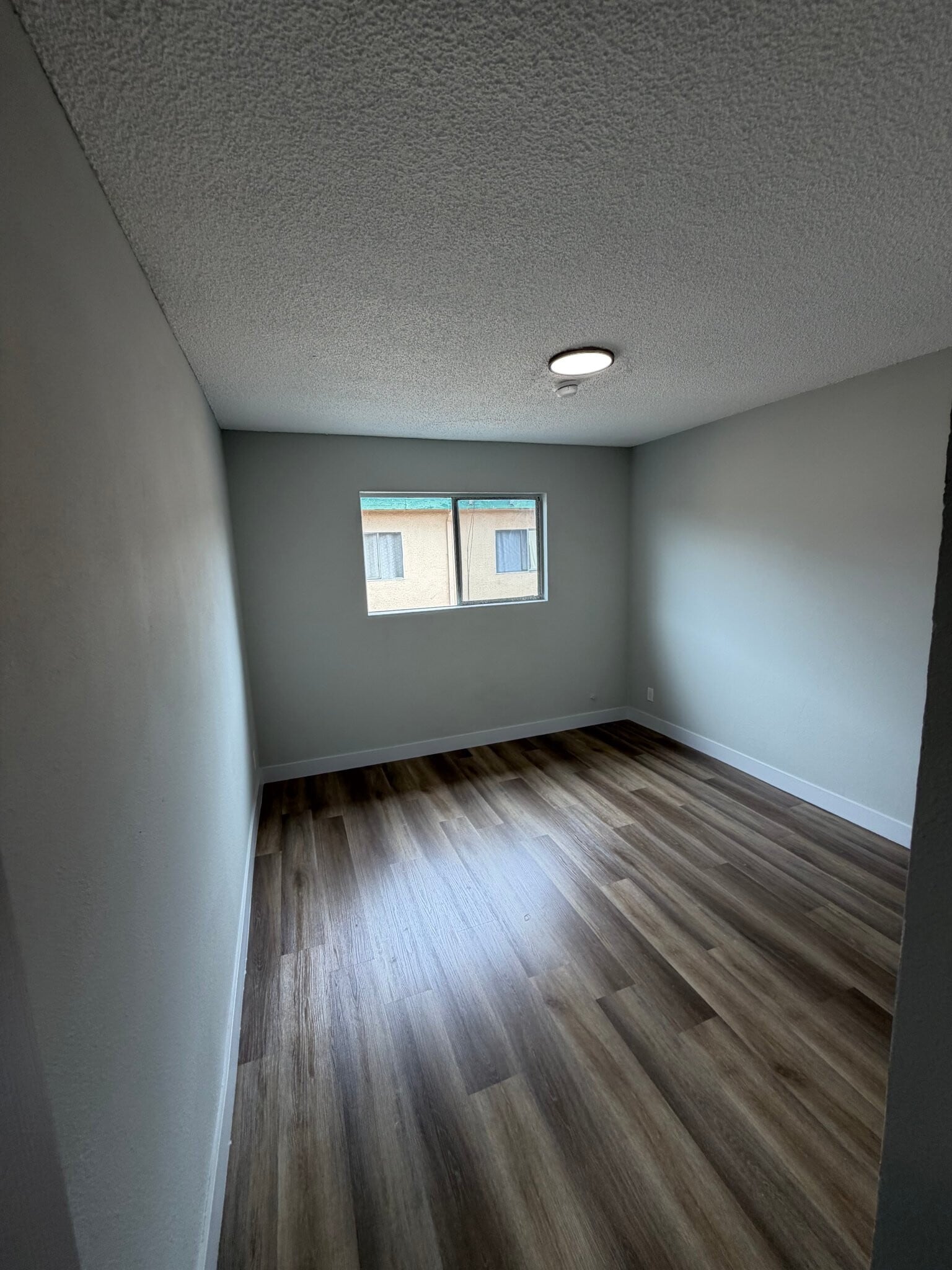 Building Photo - 1207 W 39th Pl