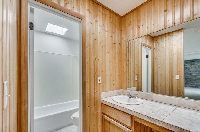 Building Photo - 1152 S Yosemite Way