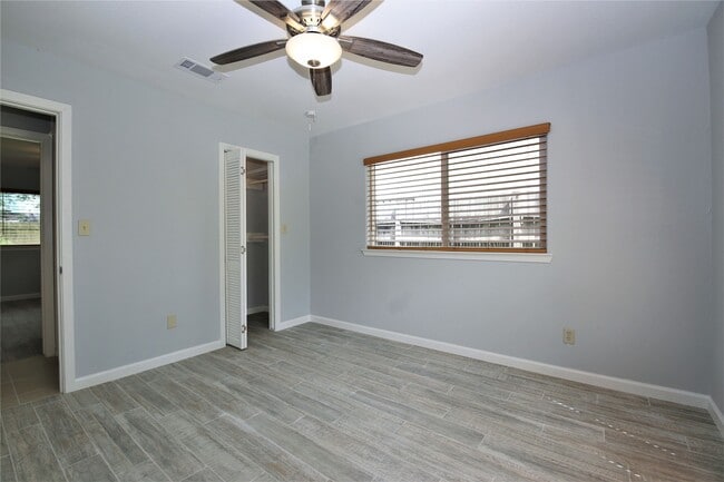 Building Photo - 2806 Bluebonnet St